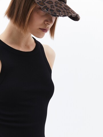 OXXO Top in Black