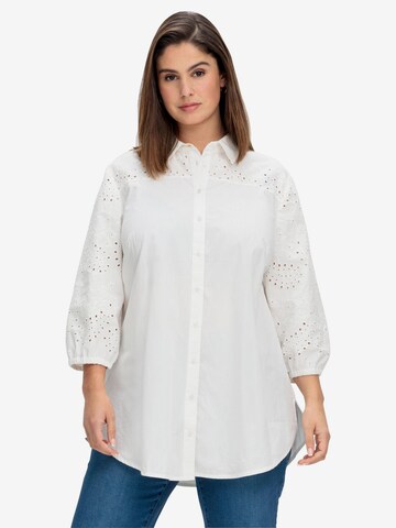 SHEEGO Blouse in White: front