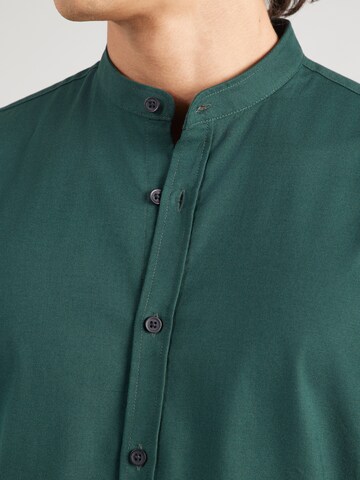 Slim fit Cămașă de la Lindbergh pe verde