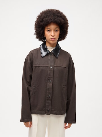 Gina TricotPrijelazna jakna - smeđa boja: prednji dio