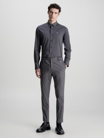 Calvin Klein Slim Fit Hemd in Grau