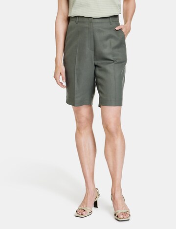 GERRY WEBER Regular Pleated Pants in Green: front