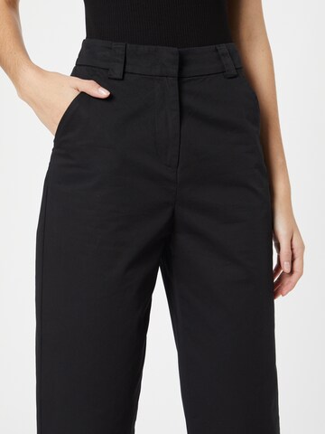 Regular Pantaloni de la Sisley pe negru