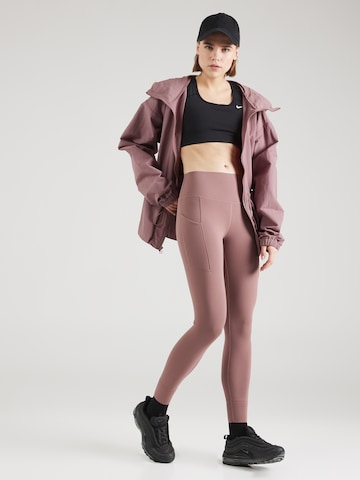 Regular Pantalon de sport 'UNIVERSA' NIKE en marron