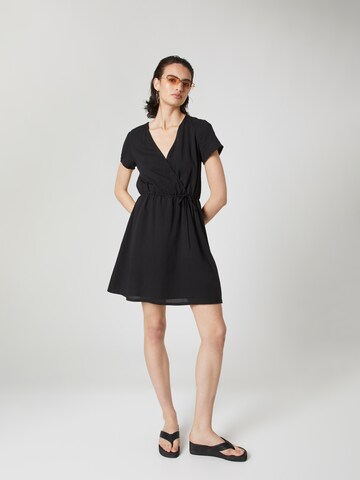 A LOT LESS - Vestido 'Marou' em preto