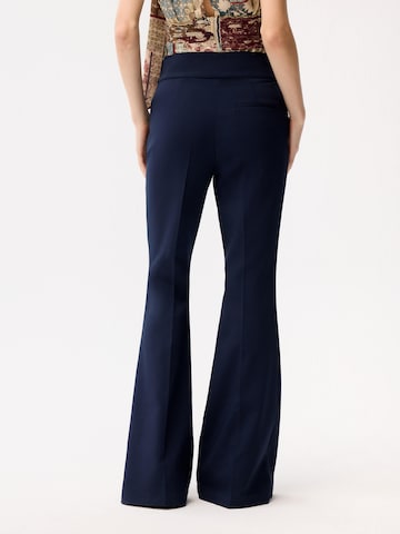 Regular Pantalon à plis adl en bleu