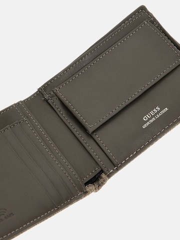 GUESS Wallet 'Madrid' in Green