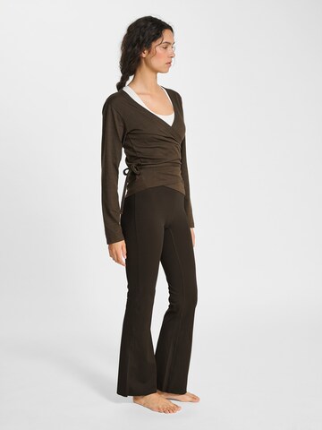 évasé Pantalon de sport Hummel en marron