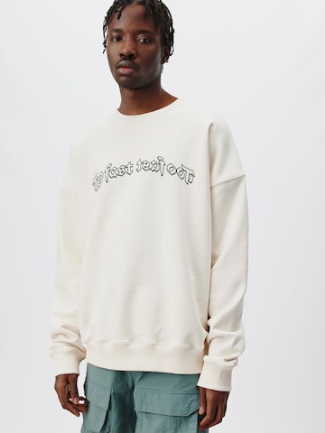 ABOUT YOU x Kingsley ComanSweater majica 'Jakob' - bijela boja: prednji dio