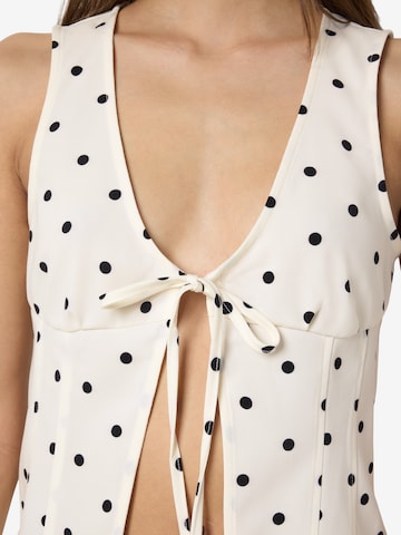 Haut Noisy may en blanc