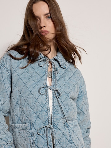 Veste bavaroise ' ' Apricot en bleu
