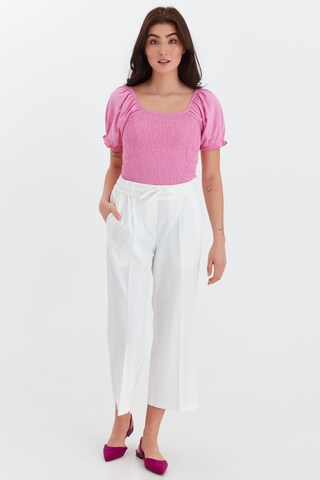 Loosefit Pantalon à plis b.young en blanc