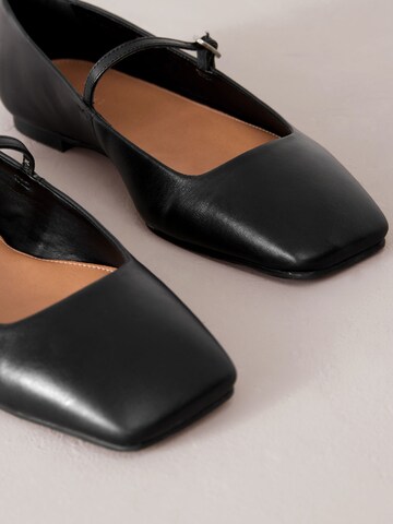 Next - Sabrina com tiras em preto