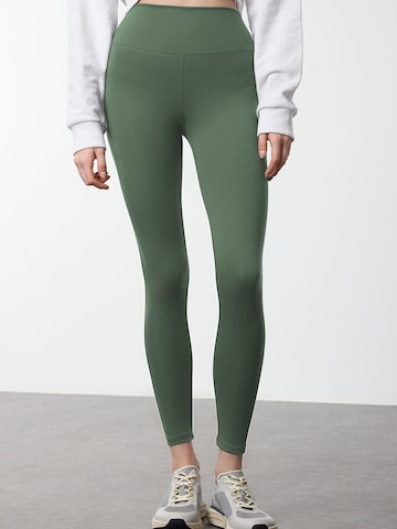 Trendyol Skinny Leggings in Groen: voorkant