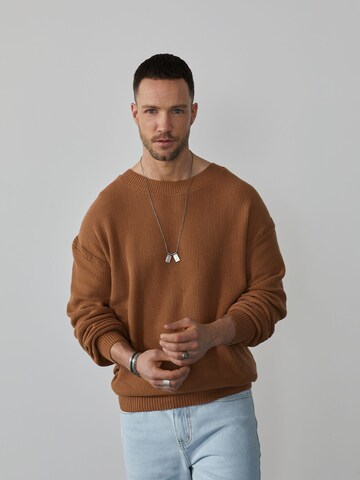 DAN FOX APPAREL Pullover 'Aron' in Braun: Vorderseite