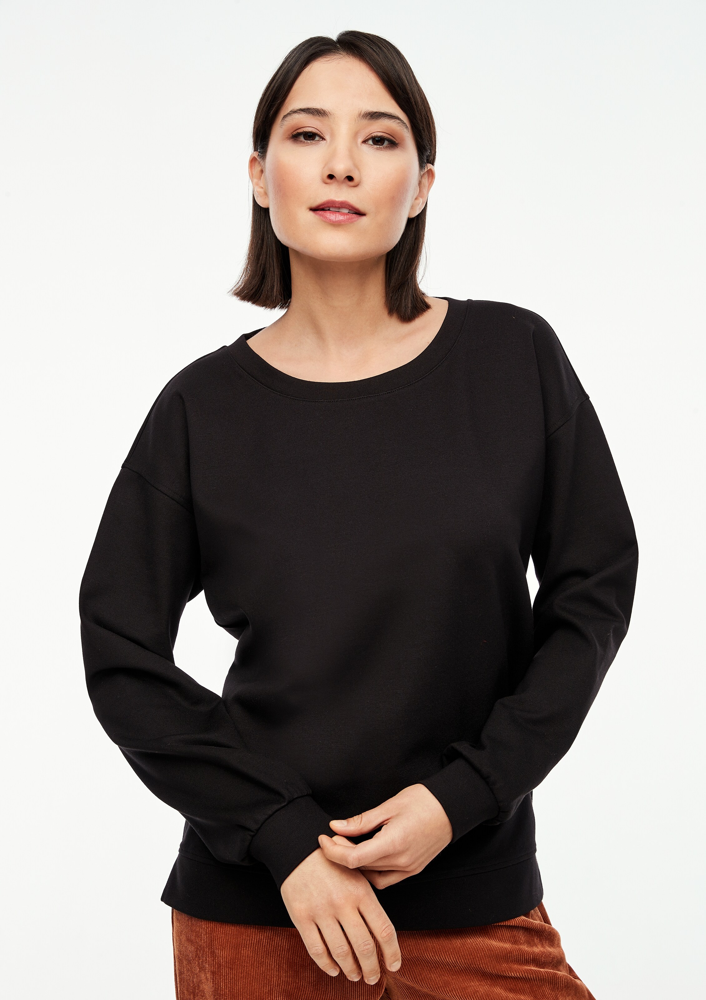 COMMA Sweatshirt mit überschnittenen Schultern in Schwarz 