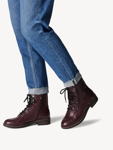 Bottines à lacets Tamaris en rouge : devant