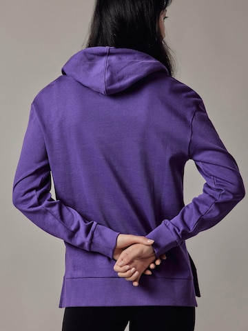 Felpa 'Felpa con Cappuccio e Spacchi Laterali' di OWN Off With Nature in lilla