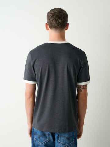 T-Shirt Next en noir