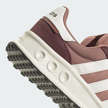 Baskets basses 'Run 84' ADIDAS SPORTSWEAR en rouge