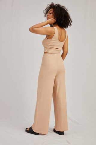 Wide Leg Pantalon 'Tamlyn' A LOT LESS en beige