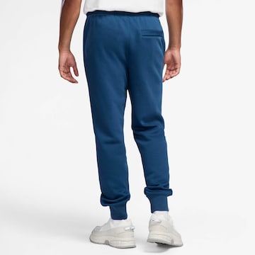 Nike Sportswear Tapered Byxa 'Club' i blå