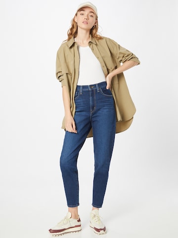 LEVI'S ® Alt kitsenev Teksapüksid 'High Waisted Mom Jean', värv sinine