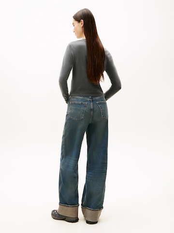 T-shirt Tommy Jeans en gris