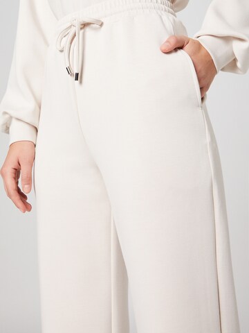 Guido Maria Kretschmer Women Loose fit Trousers 'Virginia' in White