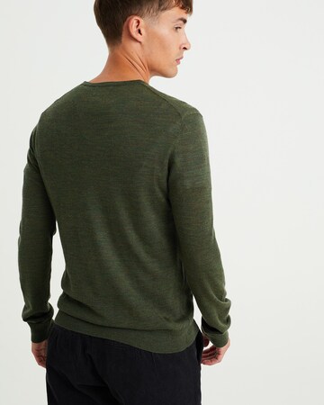 WE Fashion Sweater in Green