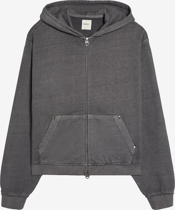 Bershka Collegetakki värissä harmaa: etupuoli