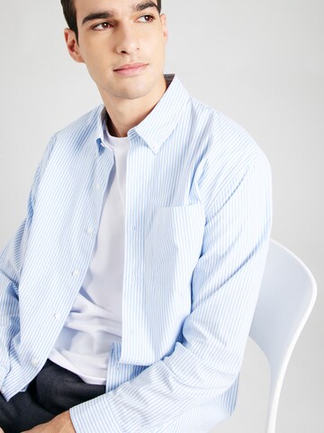 Abercrombie & Fitch - Ajuste regular Camisa en azul