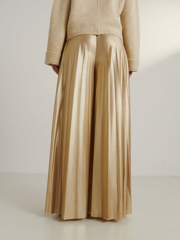 Guido Maria Kretschmer Women Wide leg Trousers 'Samantha' in Gold