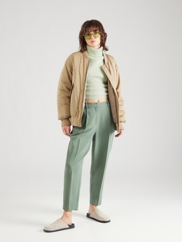 BRUUNS BAZAAR Tapered Pleated Pants 'Cindy Dagny' in Green