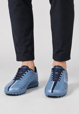 UMBRO - Chuteira 'Tocco VI Squad' em azul