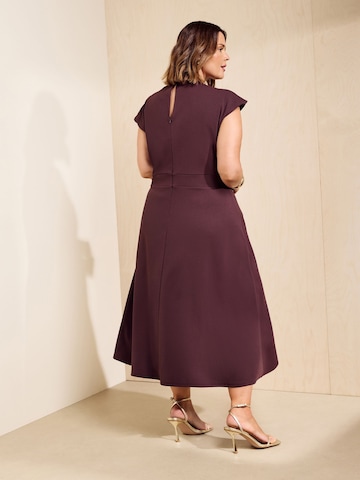 Rochie de la Friends Like These pe roșu