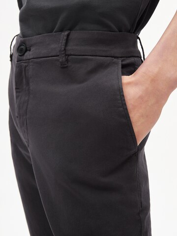 Regular Pantalon 'Athan' ARMEDANGELS en gris