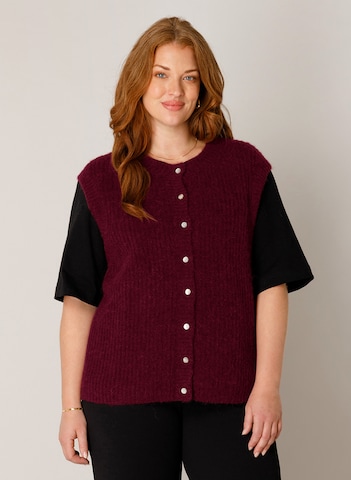 BASE LEVEL CURVY Vest in Red: front