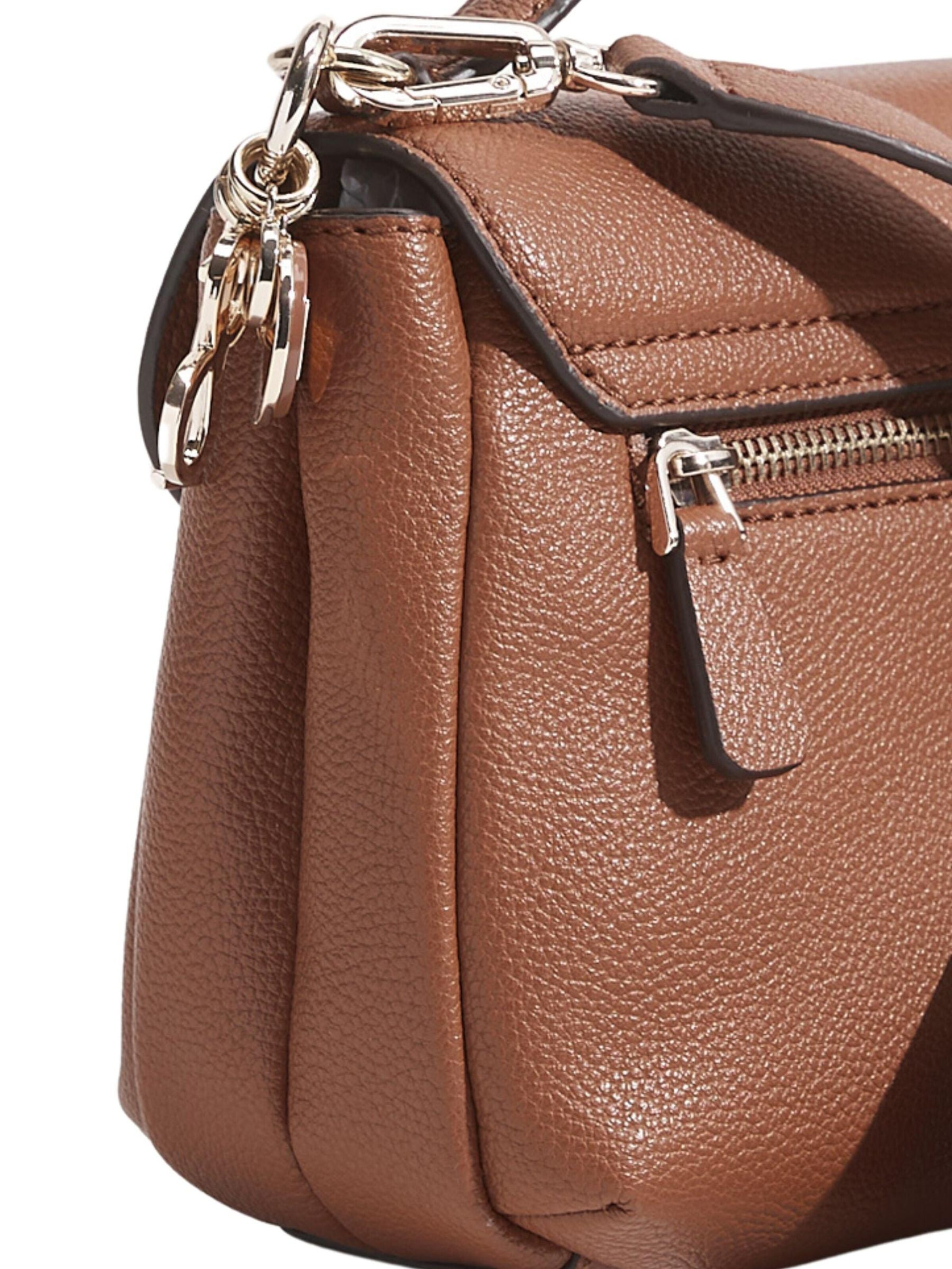 GUESS Schoudertas in Bruin