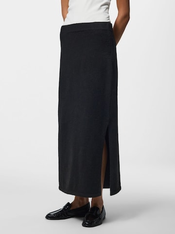 PIECES - Falda 'SALLY' en negro: frente