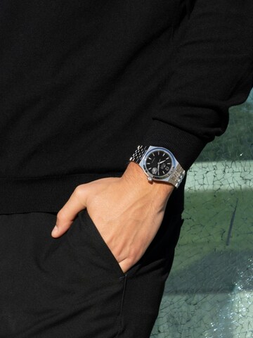 Lotus Analoog horloge in Zwart