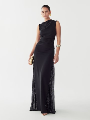 Rochie de la BWLDR pe negru: față
