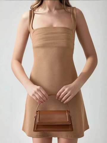 Hiccup - Vestido em castanho