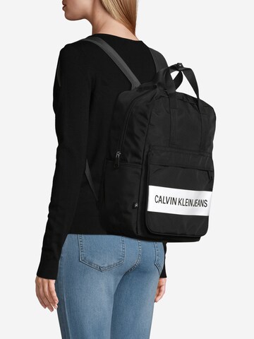 Calvin Klein Jeans Seljakott, värv must