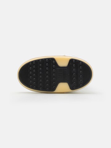 MOON BOOT Snow boots in White