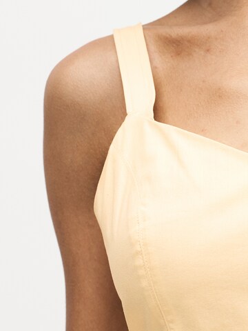 Top 'MIRANDA' de la TOPSHOP pe galben
