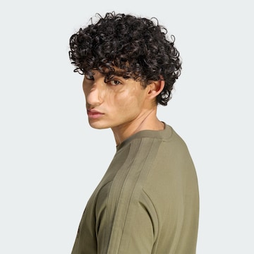 ADIDAS SPORTSWEAR - Camiseta funcional 'Seasonal Essentials' en verde