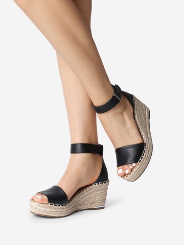 Dream Pairs Sandals in Black