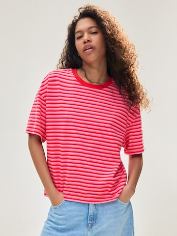 Bershka Тениска в розово: отпред