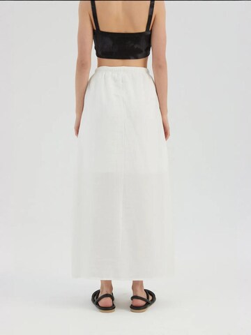 Gonna di Hiccup in bianco